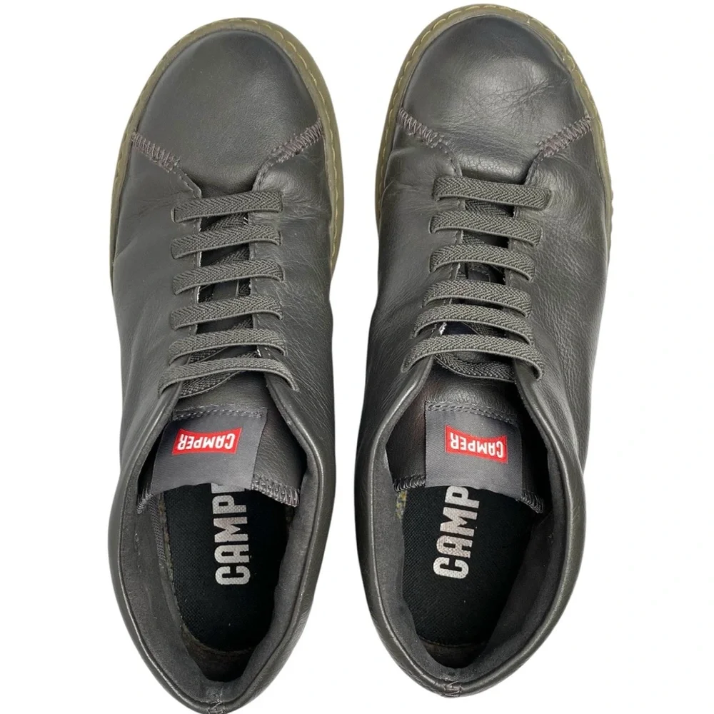 Camper these gray